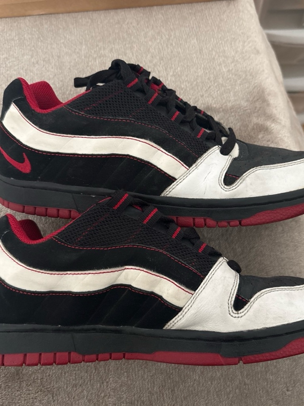 Nike Black White and Red Low-Top Sneakers